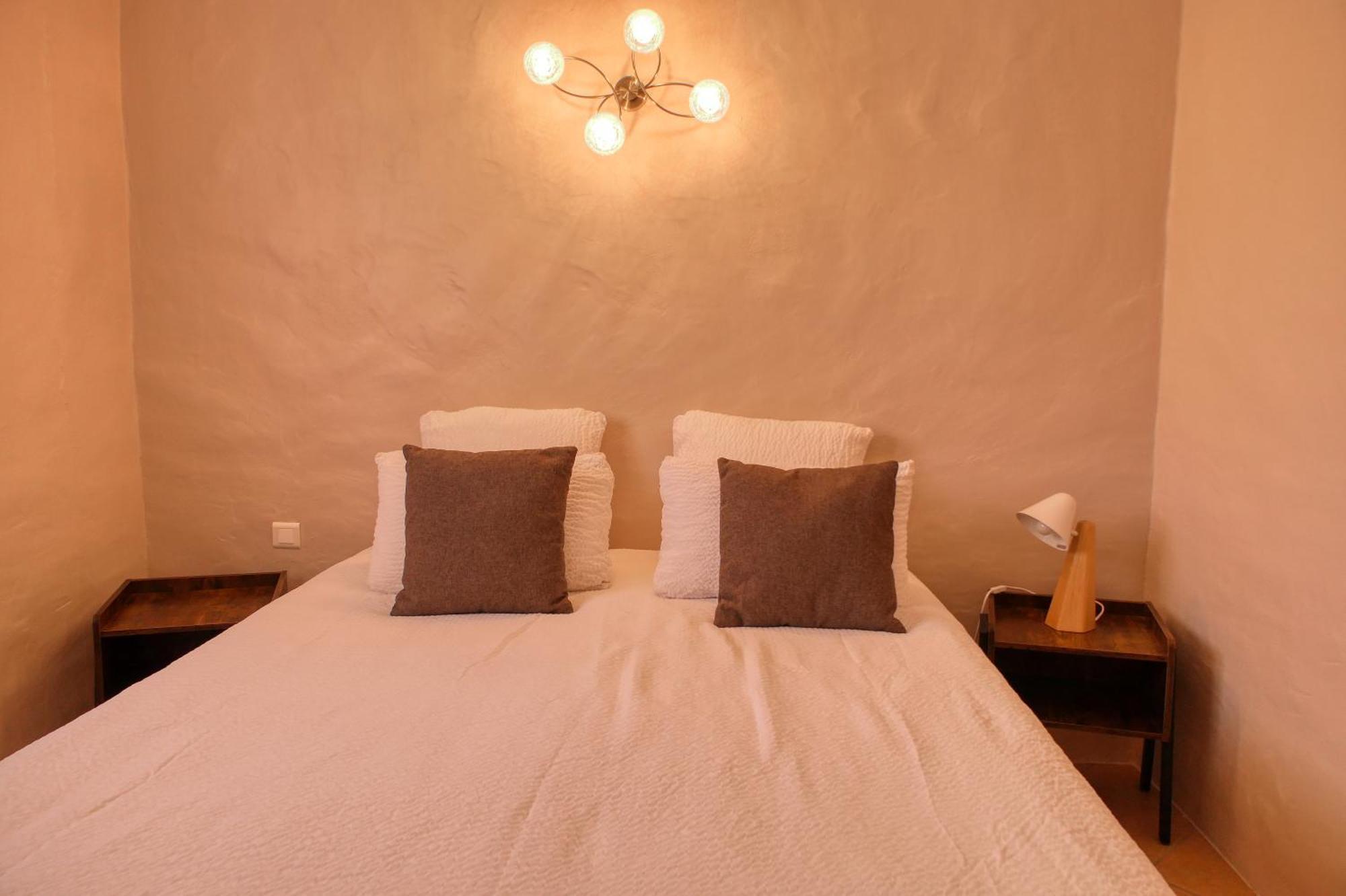 Le Hameau Fleur De Pierres , Chambre , Gite Et Table D'Hotes Murs  Exterior photo