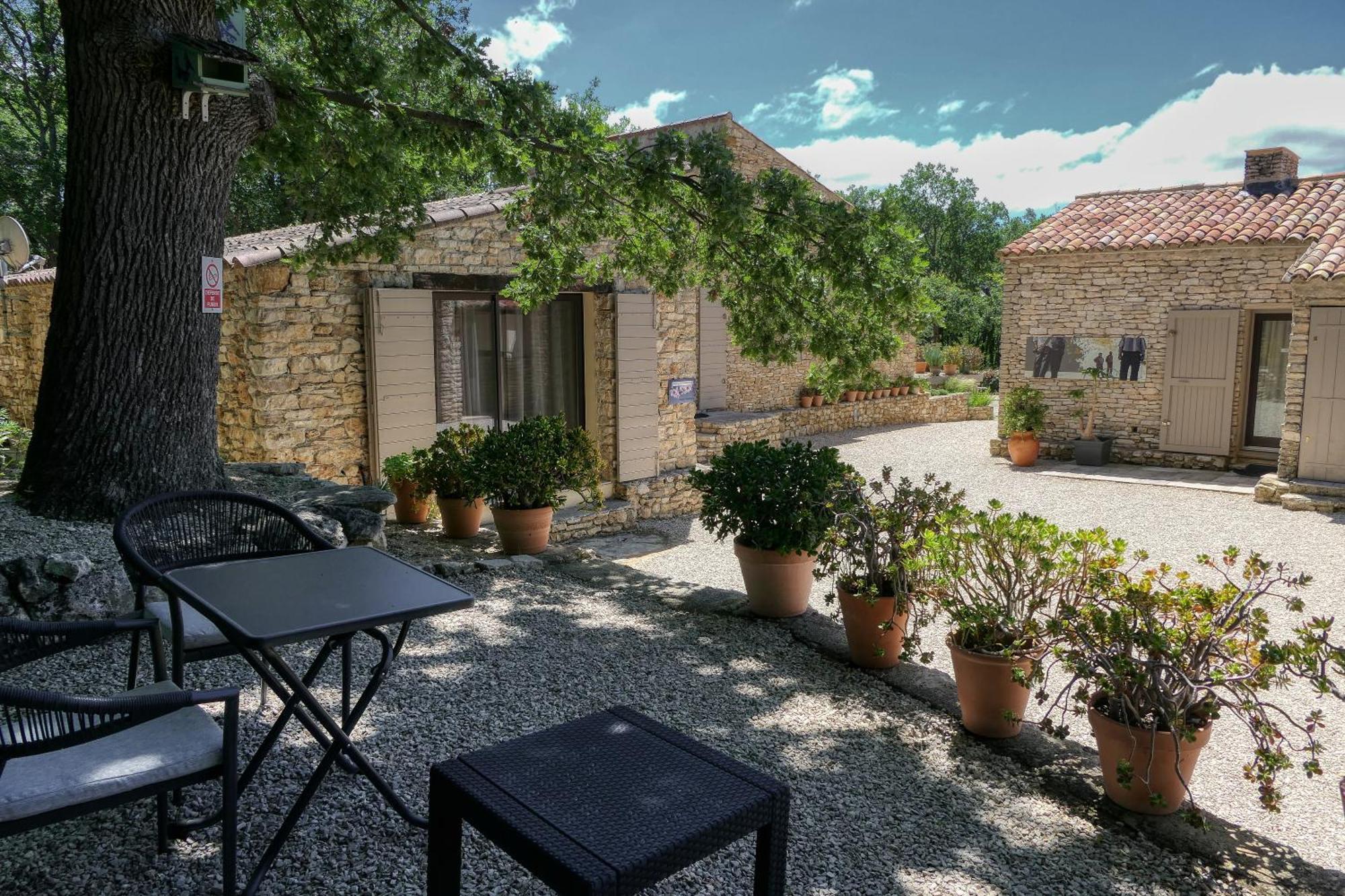 Le Hameau Fleur De Pierres , Chambre , Gite Et Table D'Hotes Murs  Exterior photo
